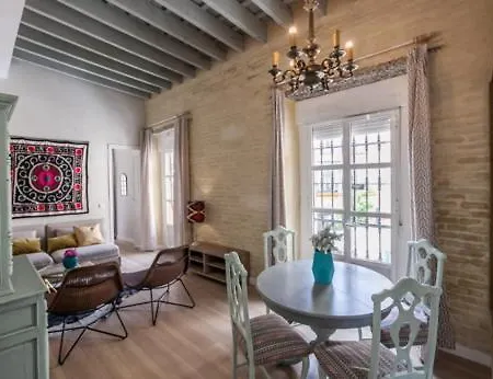 Apartmán Charming Luminous Flat In The Center Of *